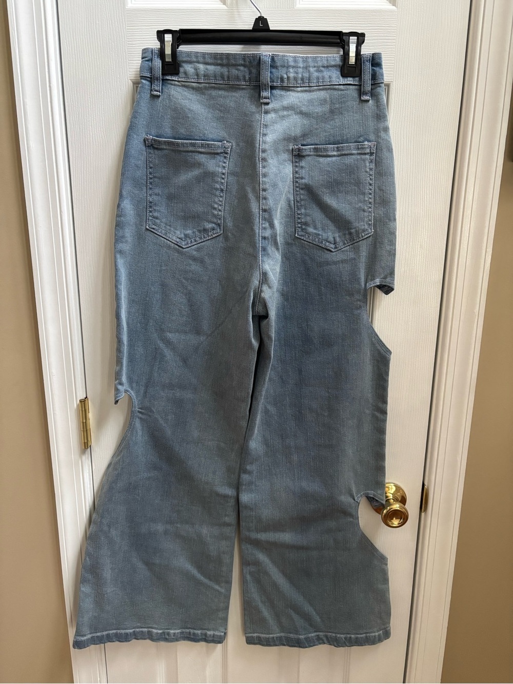 Free People Woman’s Native Youth heart cut out detail jeans, Size Small, NWT - Picture 7 of 9